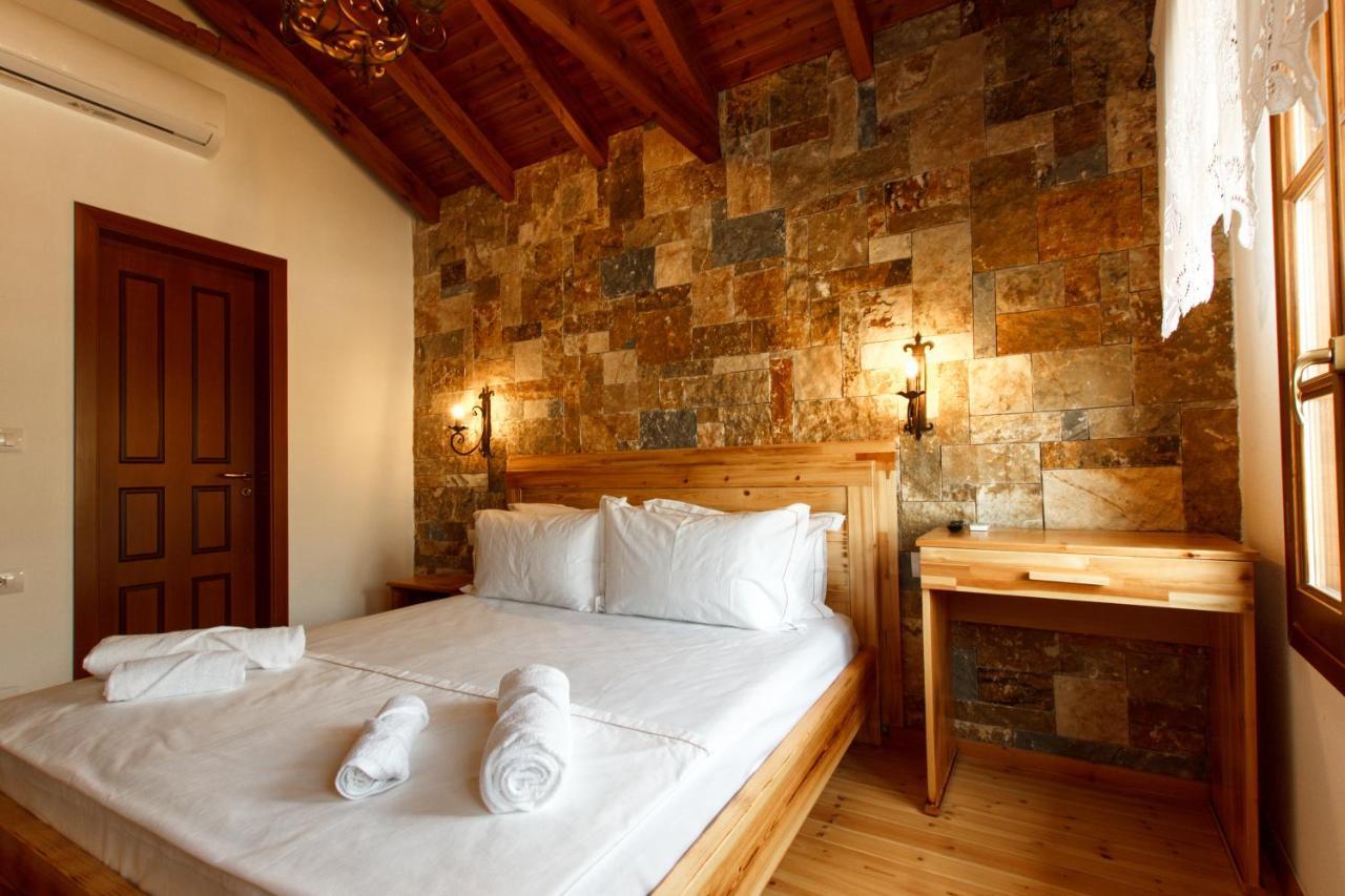 Hotel Sarajet 1821 Gjirokastër 外观 照片