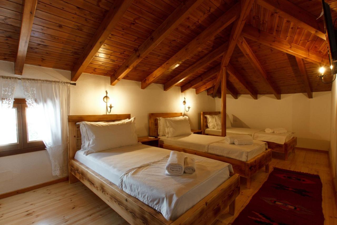 Hotel Sarajet 1821 Gjirokastër 外观 照片