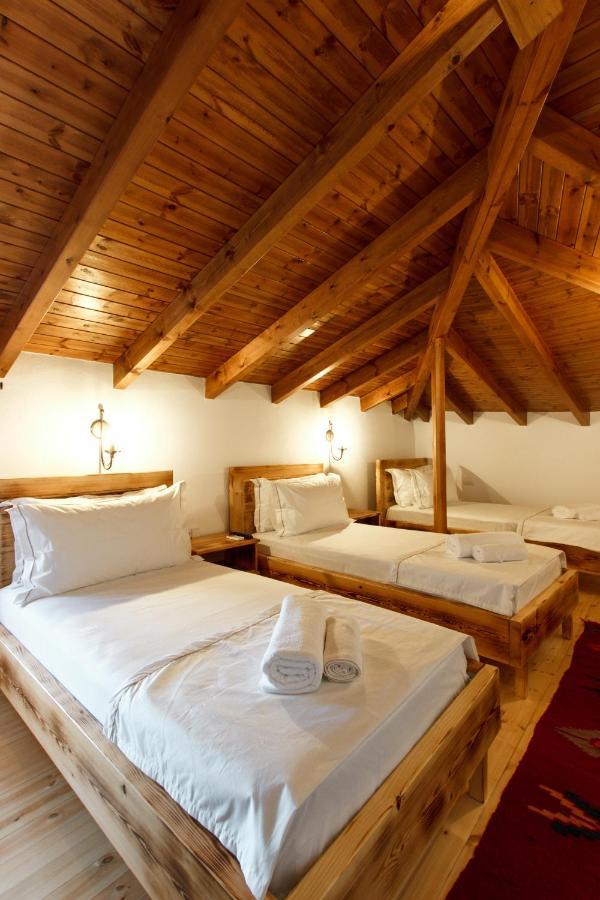 Hotel Sarajet 1821 Gjirokastër 外观 照片