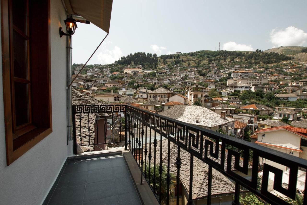 Hotel Sarajet 1821 Gjirokastër 外观 照片