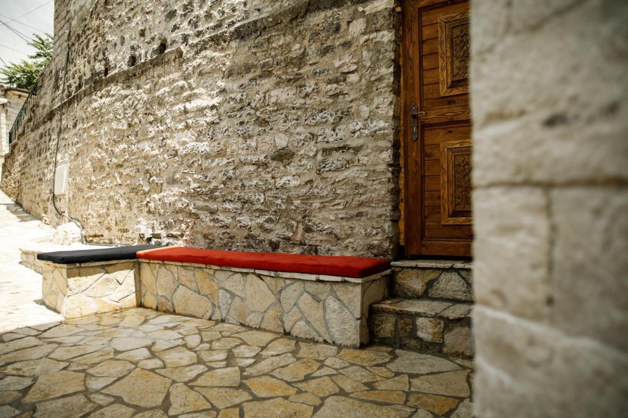 Hotel Sarajet 1821 Gjirokastër 外观 照片