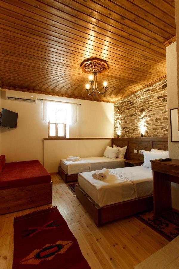 Hotel Sarajet 1821 Gjirokastër 外观 照片