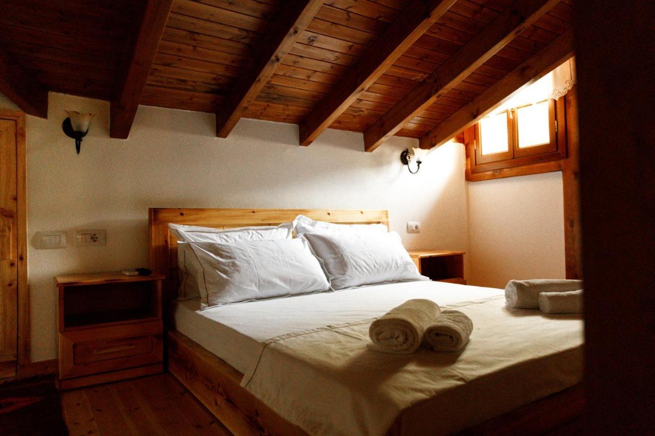 Hotel Sarajet 1821 Gjirokastër 外观 照片