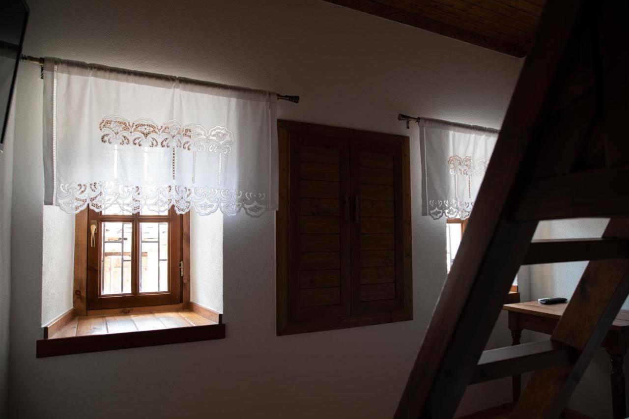 Hotel Sarajet 1821 Gjirokastër 外观 照片