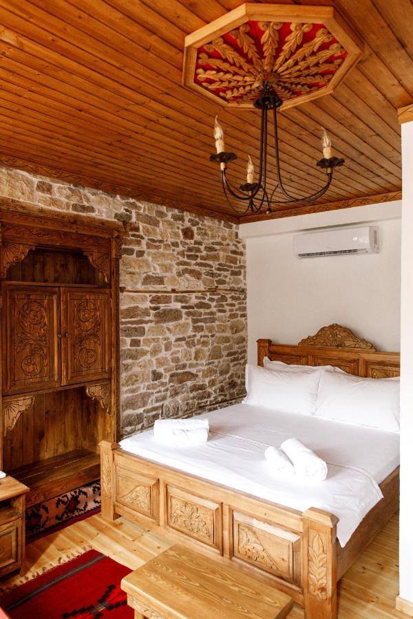 Hotel Sarajet 1821 Gjirokastër 外观 照片