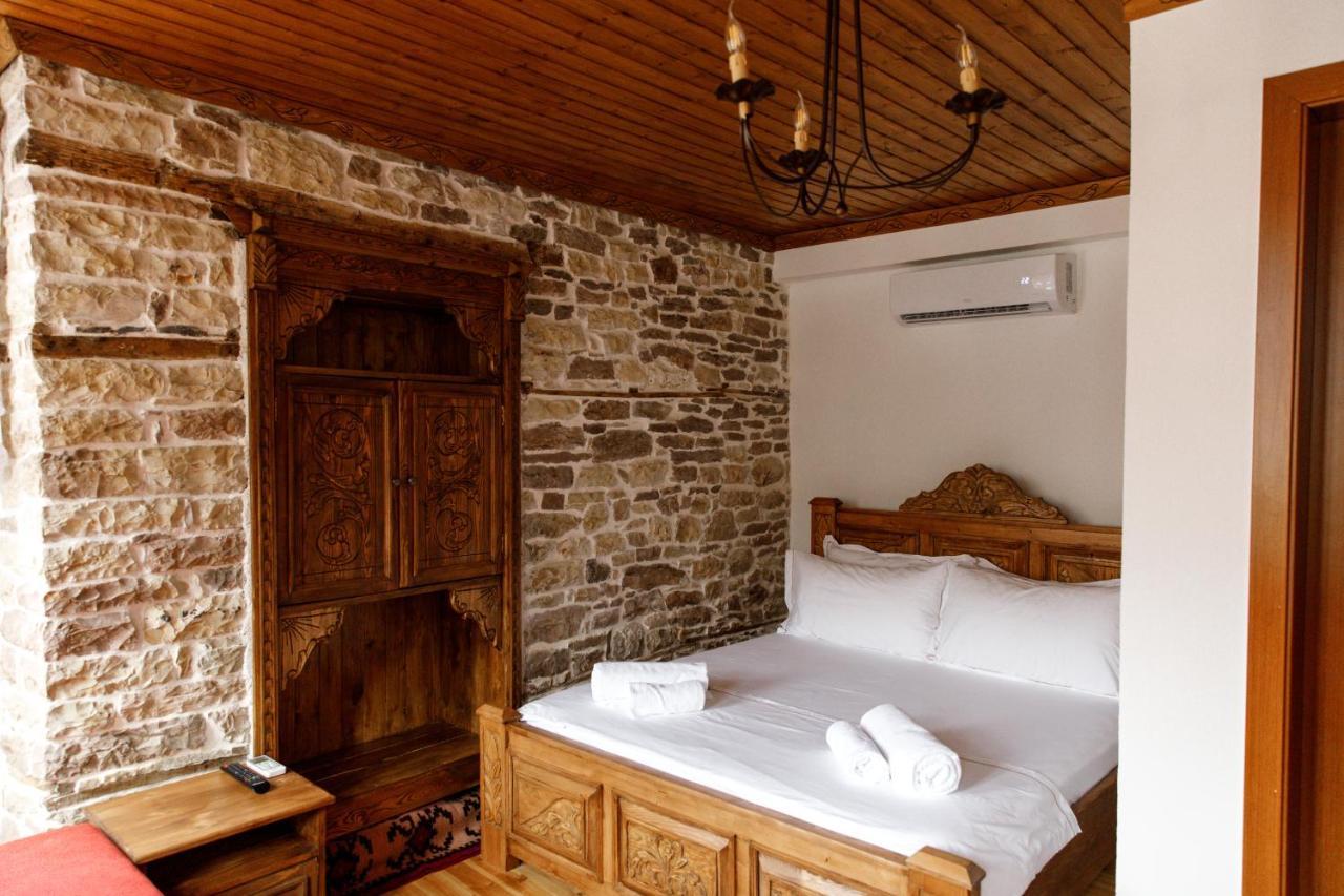 Hotel Sarajet 1821 Gjirokastër 外观 照片
