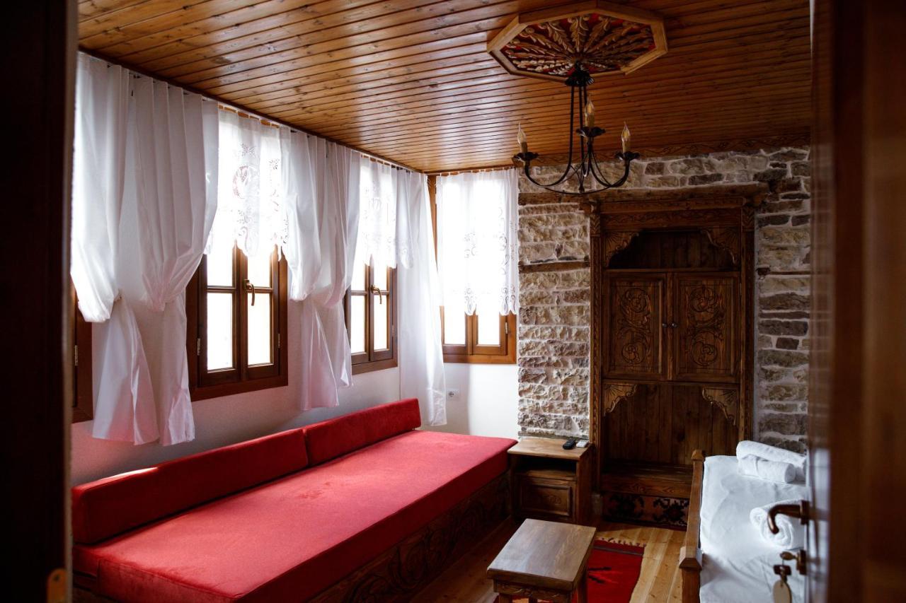 Hotel Sarajet 1821 Gjirokastër 外观 照片