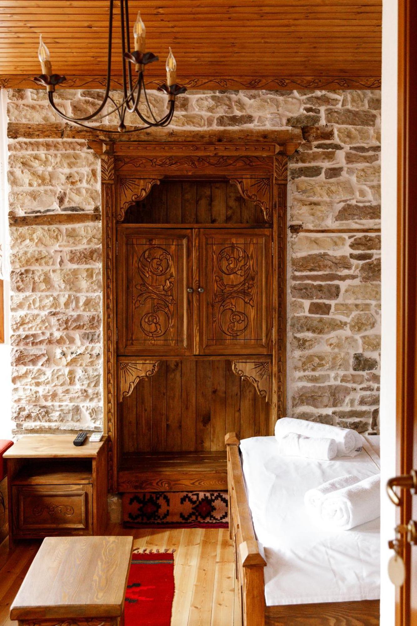 Hotel Sarajet 1821 Gjirokastër 外观 照片